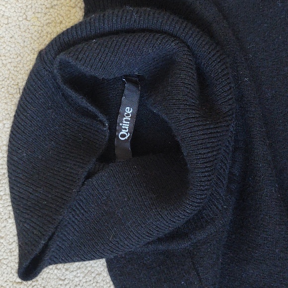VGUC Quince black cashmere turtleneck sweater - Picture 2 of 5